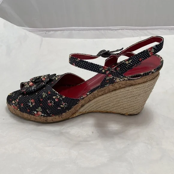 CLIFFS Sandals by White Mountain - Picture 6 of 13